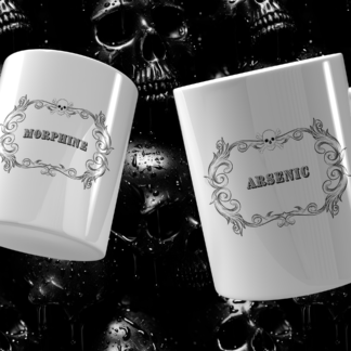 Set-2-tazas-goticas-con-fondo-oscuro-de-calaveras