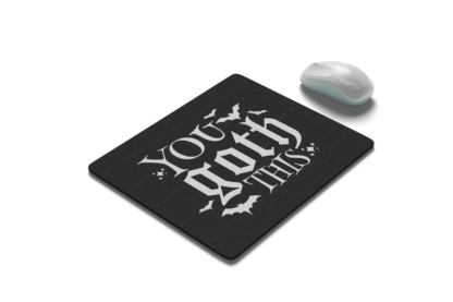 Mousepad negro con letras góticas