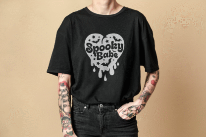 Playera con corazón gótico - Image 3
